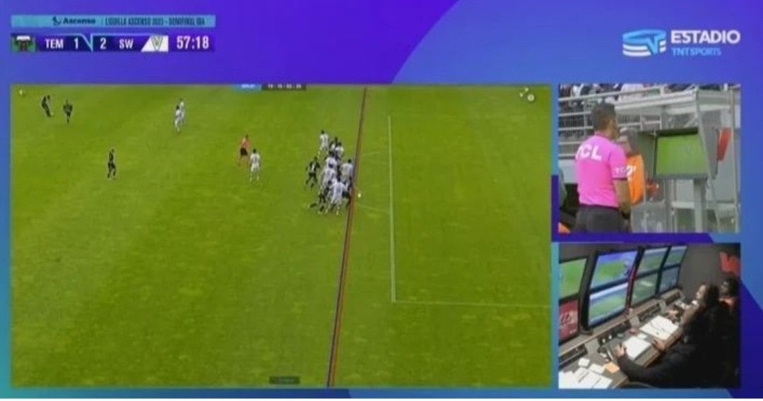 m_mardonesc's tweet photo. No con VAR dejan de hacer el ridículo con sus asquerosos arbitrajes @ANFPChile 
Una vergüenza la línea del offside, y para qué decir @TNTSportsCL mandando a su 💩 de aplicación “estadio” este partido. https://t.co/LMZqTo2V6K