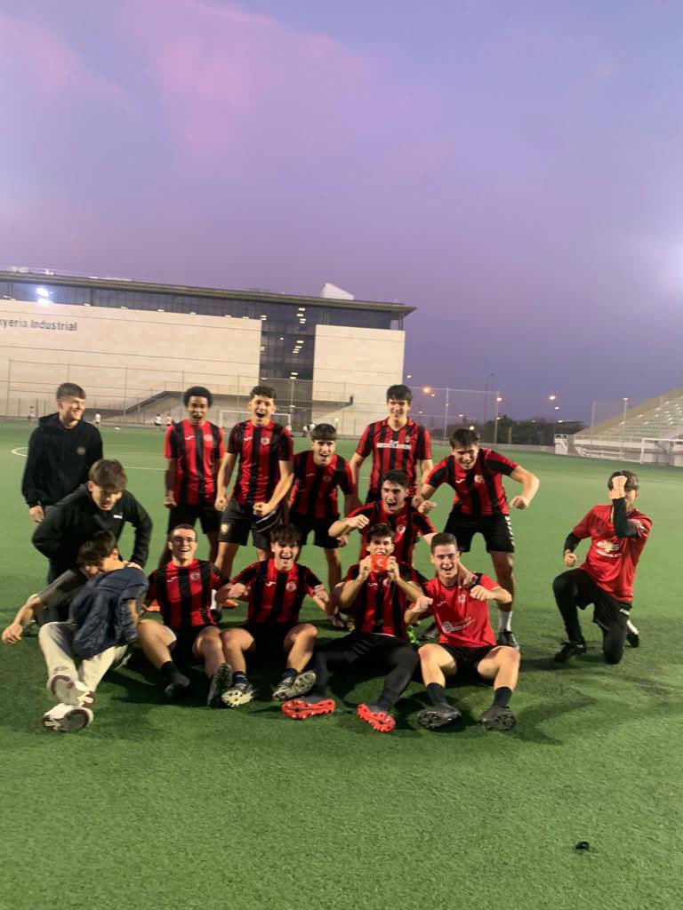 muertealonsismo's tweet photo. #LaPrimeraEstáEnCasa ❤️🖤 https://t.co/LmLadxgw9E