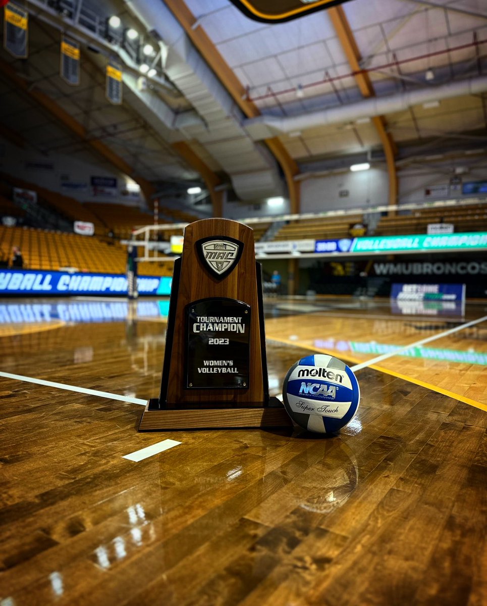 MACSports's tweet photo. The calm before the storm🏐

T-minus 2 hours until a champion is crowned🏆

#MACtion https://t.co/AHBQuvwCjB