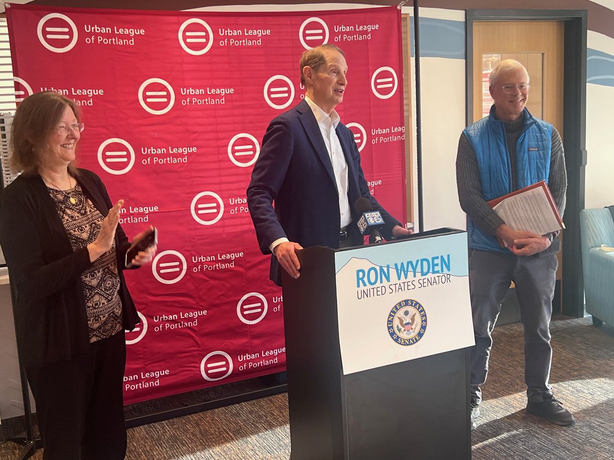 RonWyden's tweet photo. Great to be with such powerful advocates for seniors here today in Portland, and have their support for my work to crack down on the Medicare Advantage middlemen who harass seniors &amp; resell their data as well as the scam artists who defraud older Americans. https://t.co/PUCXsXZKOv