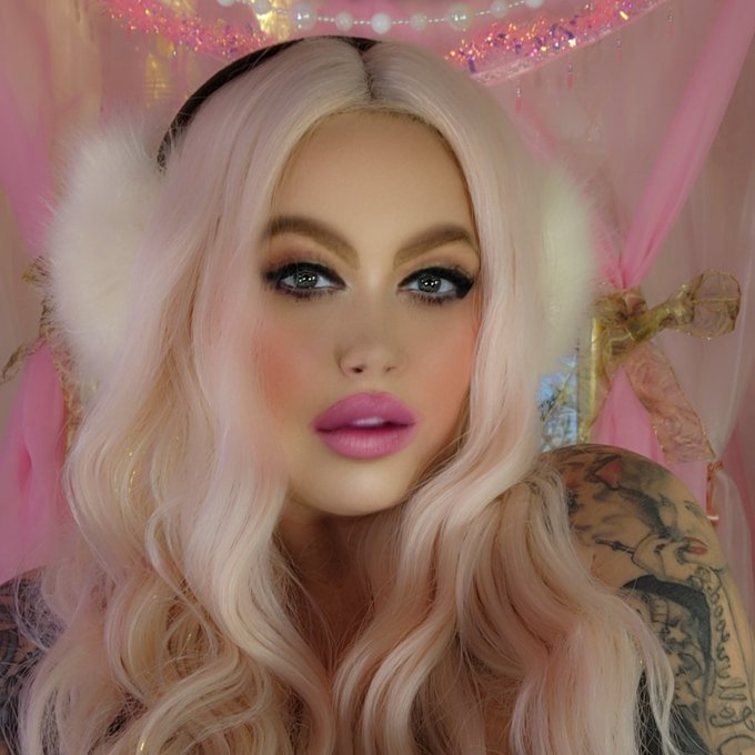 It's a Barbie Christmas with me  #Barbie #holidayseason https://t.co/BKdNXUAaqV<a href="/tag/barbie"class="tags">#Barbie</a><a href="/tag/holidayseason"class="tags">#holidayseason</a>