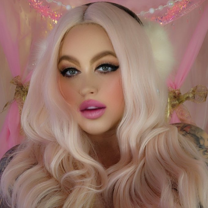 It's a Barbie Christmas with me  #Barbie #holidayseason https://t.co/BKdNXUAaqV<a href="/tag/barbie"class="tags">#Barbie</a><a href="/tag/holidayseason"class="tags">#holidayseason</a>