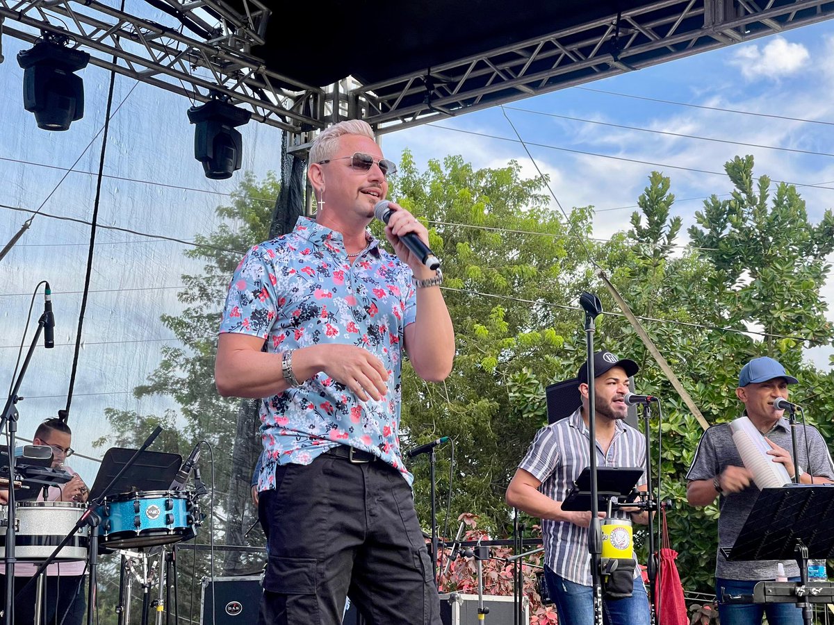 WillitoOtero's tweet photo. Ayer San Lorenzo estuvo 🔥🔥🔥🔥 gracias a @jc_entertainmentpr por la invitación, a mi orquesta que no se quieren pa’na! 💃 a mi equipo de trabajo de @saltemusicllc por lograr este súper evento!!! Nos vemos pronto!! 
Para que veas todas las fotos, Por si hay duda del Éxito! https://t.co/dfvN5t2yuB