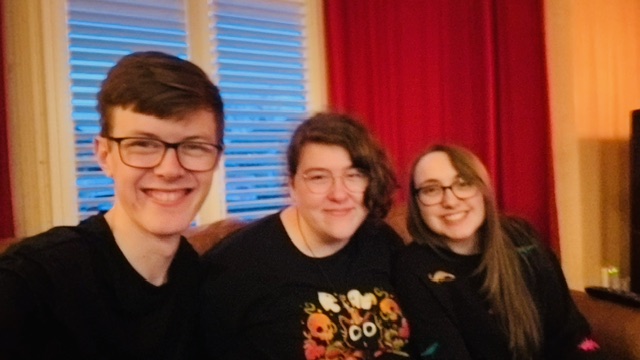 HexdrewLive's tweet photo. This past weekend i finally met some of my online friends :D this was honestly the best weekend of my whole life 💙 https://t.co/S7asp8Mua3