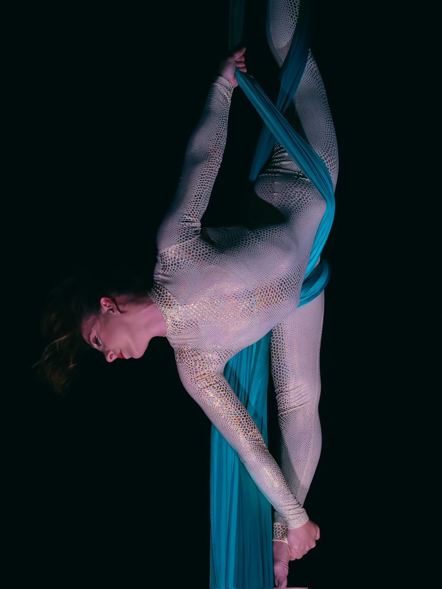 emmabphotos's tweet photo. Amazing aerialist β¨ Kings Square, Gloucester π
#gloucester #kingssquare #aerial #aerialist #performance #canonuk #photography #circus #PhotoModeMonday #photooftheday #Gloucestershire #visitgloucester #bbcradioglos #visitglosuk https://t.co/PjLu3kfPlv