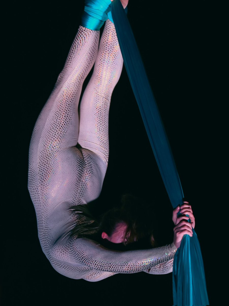 emmabphotos's tweet photo. Amazing aerialist β¨ Kings Square, Gloucester π
#gloucester #kingssquare #aerial #aerialist #performance #canonuk #photography #circus #PhotoModeMonday #photooftheday #Gloucestershire #visitgloucester #bbcradioglos #visitglosuk https://t.co/PjLu3kfPlv