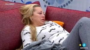 ChicaPandoriana's tweet photo. España mientras que critica a los chavales cantando:  #OTGala0 https://t.co/HOp4XVwurs