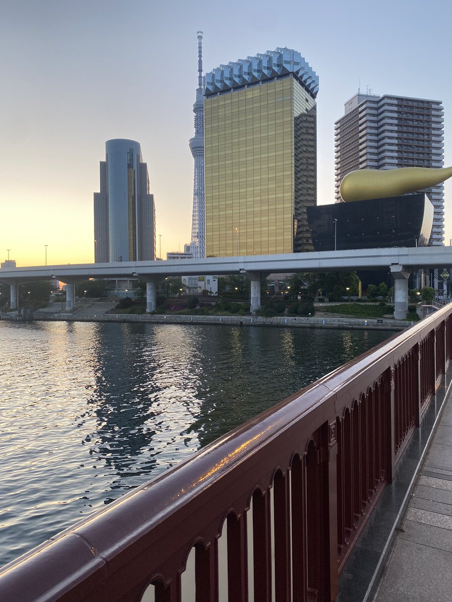 Battuta33's tweet photo. Le ciel japonais donc c’est mieux 🫵🏼🫵🏼🫵🏼 https://t.co/PfcTQfhKvC