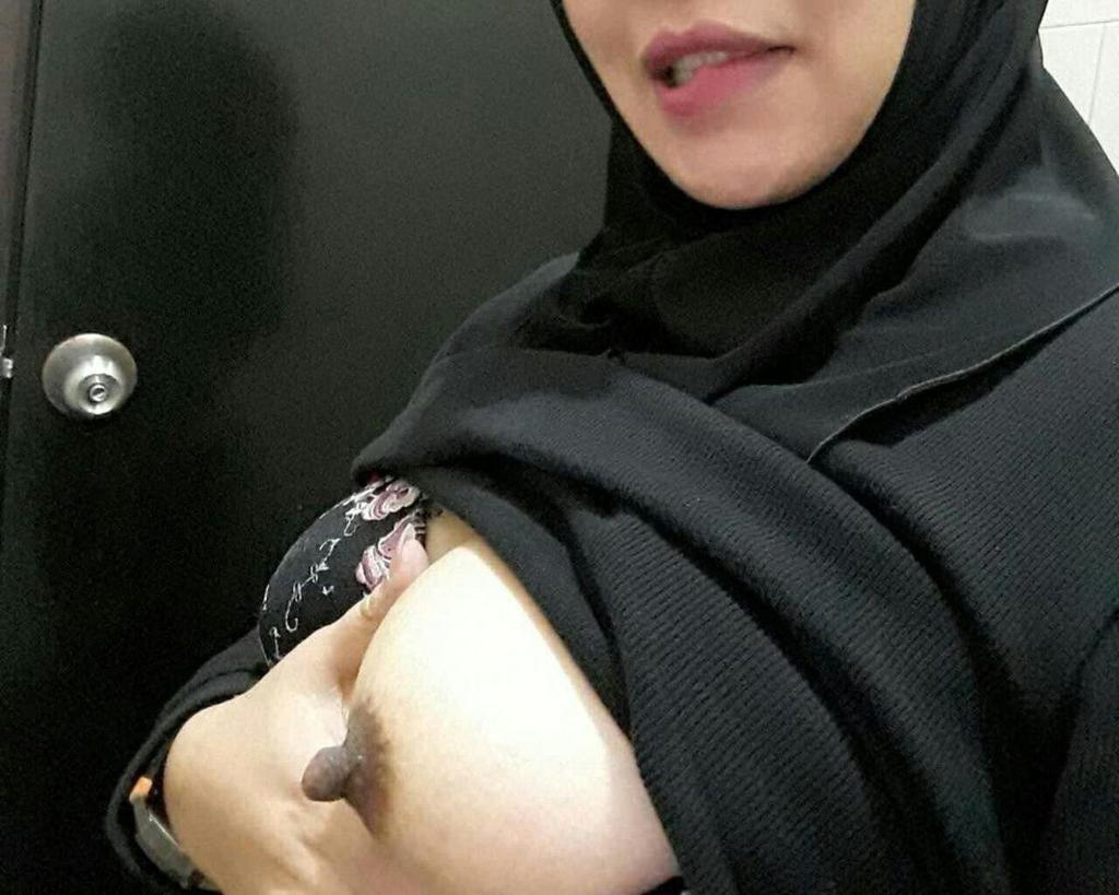 في حد يحب يرضع اعطيه رقمي؟