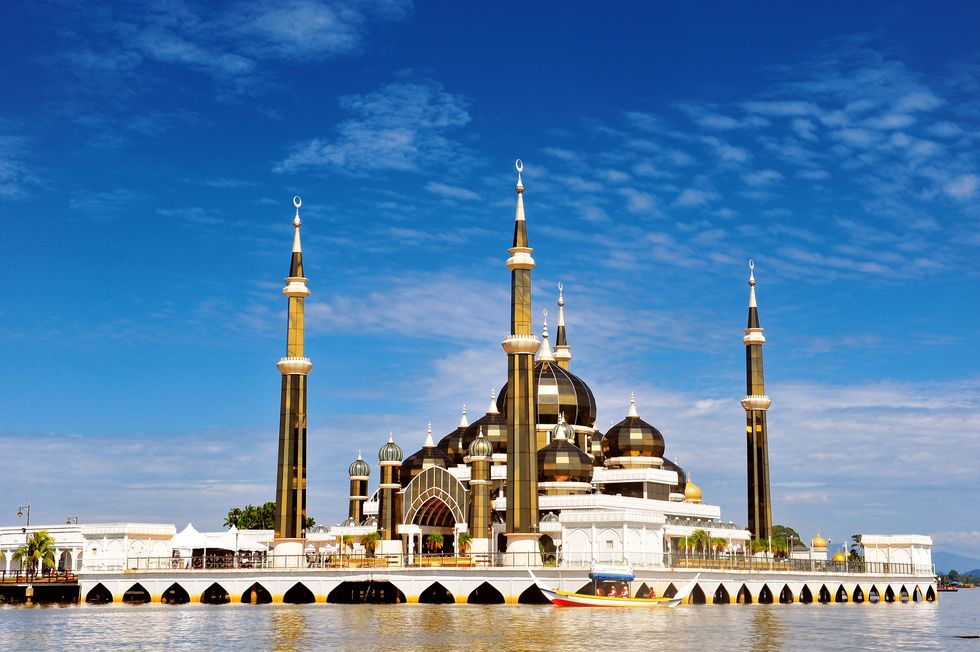 maramichelle80's tweet photo. @joshnaa2gez @WlkrSeattleRngr One of Allah's many gorgeous mosques that put any LDS temple to shame. https://t.co/lm8VPvoWtJ