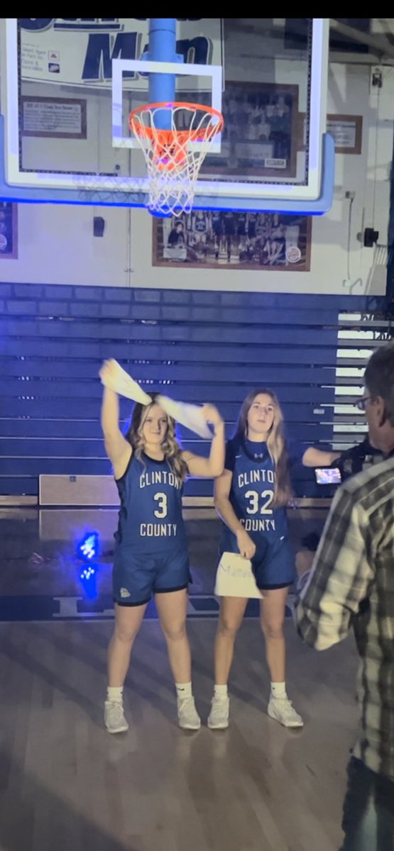 crista_thacker's tweet photo. Sneak peak in our photo shoot yesterday finally Abby and myself are no longer mangers we are ready to play. #7thGraders @ClintonBulldogs @FBCReign2029 @CoachVann35 @rfvann24 @alyxwhite_ @riseupsports1 @4thRegionHoops @AmberGuffey5 https://t.co/YDK7BF0miI