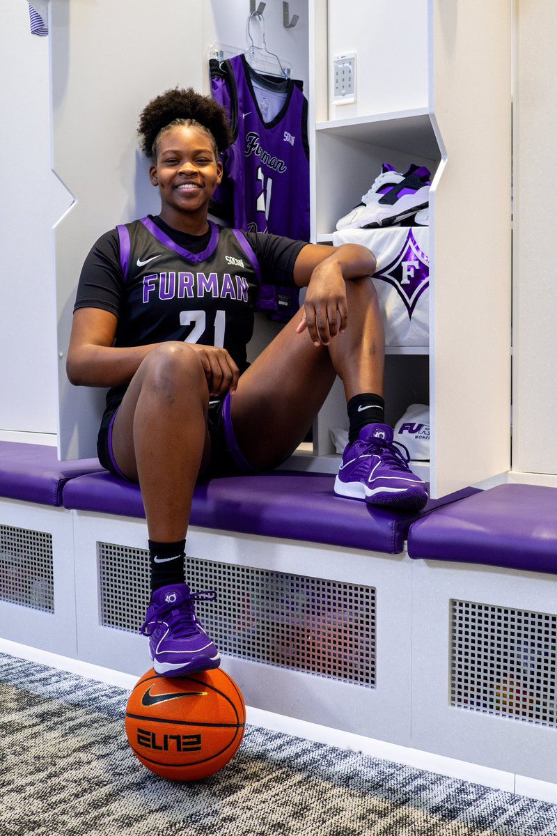 jaydabernard1's tweet photo. I had a great unofficial visit at @FurmanWBB  Thank you  to @Coach_Curtis_FU @CoachAmber_ @1lboogie22 @_CoachJohnson54 
and players for showing me love in the locker room! I enjoyed the campus views &amp; learning about the program. Can’t wait to get back on campus. @TbWbasketball1 https://t.co/GxSuE81CZC