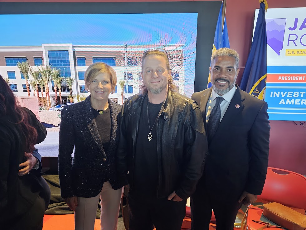 MattGibsonMusic's tweet image. As a 20-year veteran of the United States Air Force I&apos;m incredibly proud to have been a part of the  VBOC Vet Center opening ceremony in Las Vegas today! Thank you to all the great Americans and allies of the #Veteran  community that showed up today! The #VBOC is a vital program…