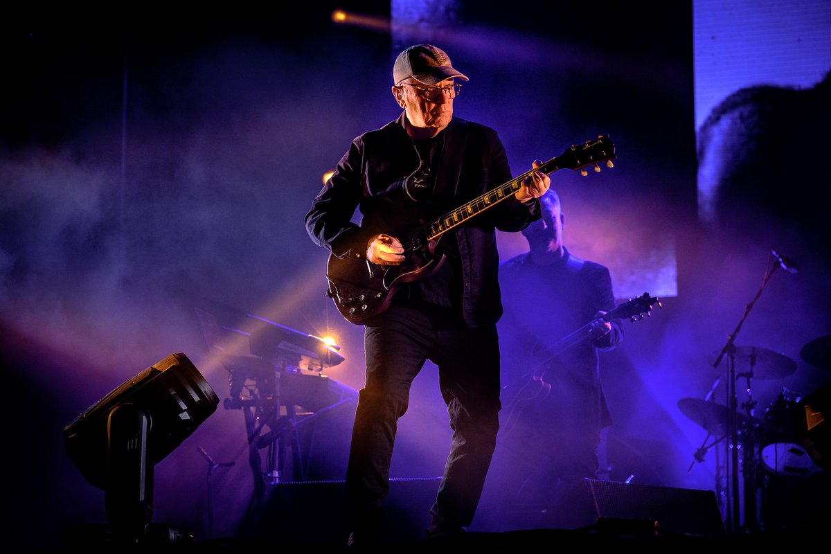 neworder's tweet photo. Saturday night on the beach at @darkerwavesfest.

#NewOrderLive 📸 Warren Jackson https://t.co/AWkLWlMG2H