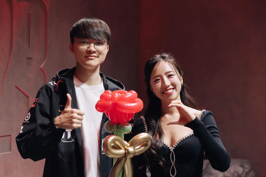 whppd1's tweet photo. lck announcer bae hyeji instagram post with #oner and #faker 📸: https://t.co/PG5rcUvs0q