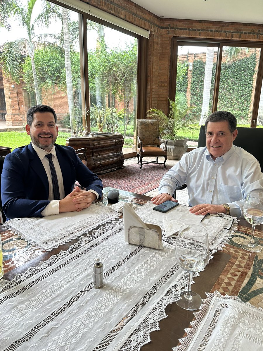 raulatorre's tweet photo. Compartiendo con el amigo y presidente del partido @Horacio_Cartes. https://t.co/CLKwWMS735