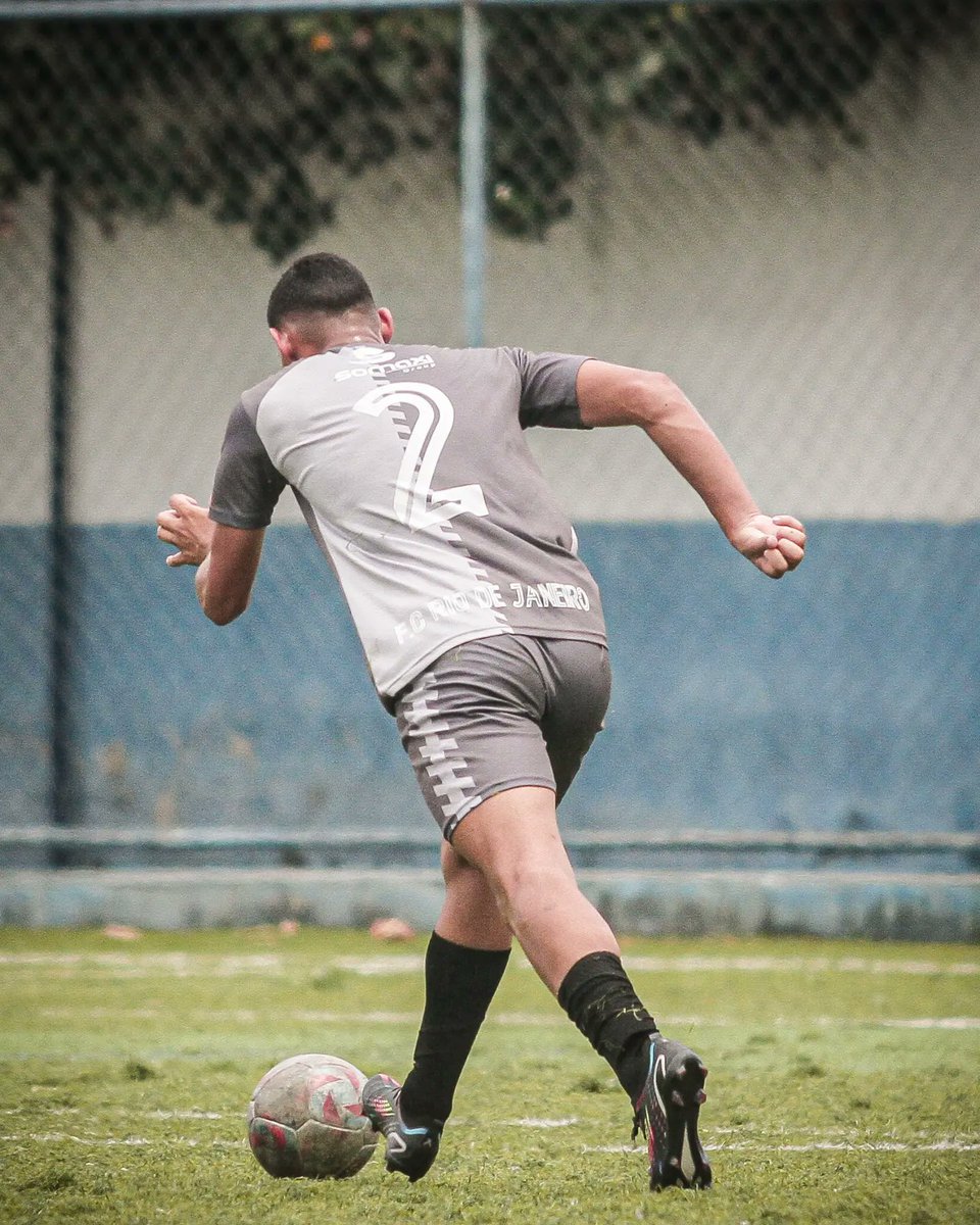 O Senhor é o meu escudo, a minha glória, e o que exalta a minha cabeça.

Salmos 3:3