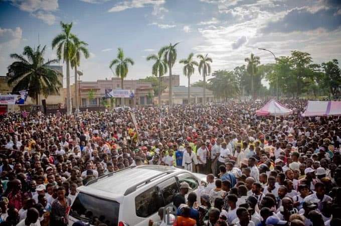 pimulumba's tweet image. #RDC : "Après son succès le 19 novembre au stade des martyrs, le candidat N°20 à l'élection présidentielle du 20 décembre prochain, Félix-Antoine TSHISEKEDI, est confronté à un fait accompli : les populations de #Moanda et #Boma ne jurent que par son second mandat."