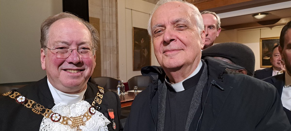 eugenevonsavoy's tweet photo. With new Lord Mayor of the City of London. Very bright guy! 😊 #lordmayor #cityoflondon #michaelmainelli #freemasonry #finance #oldboysnetwork #liberationtheology #radicalpriests https://t.co/hivGQhvJUh