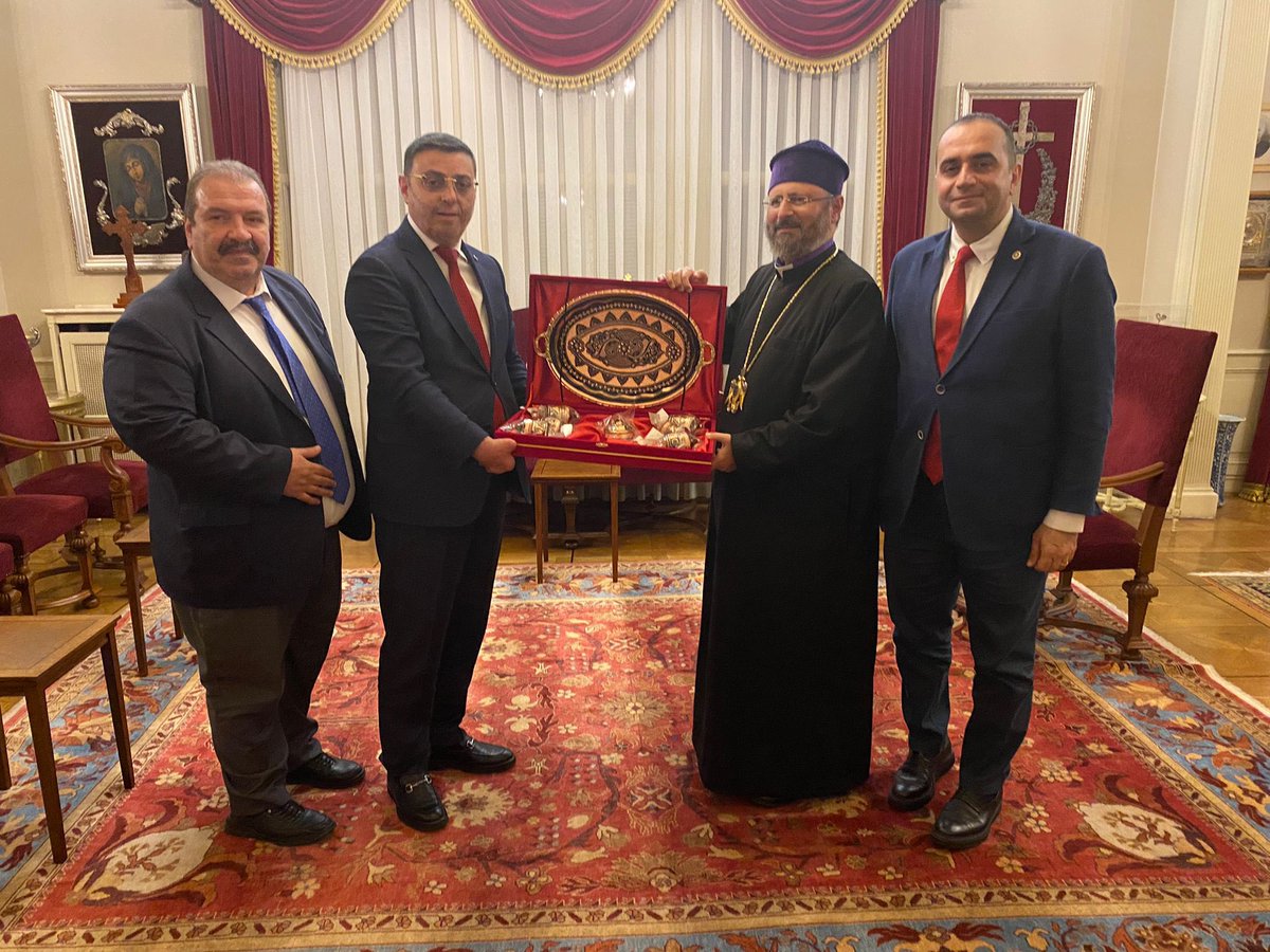 Şahsımı, Nobel Barış Ödülü’ne aday gösteren Türkiye Ermenileri Patriği Shak II. Maşalyan’ı ziyaret ederek teveccühü ve desteğinden dolayı  teşekkürlerimizi ilettik. <a href="/SahakSrpazan/">Patrik Sahak II</a> 🌾🙏#BuğdayTanesi 

<a href="/sevansivacioglu/">Sevan Sıvacıoğlu</a>  <a href="/AramKuran/">Aram Kuran</a>