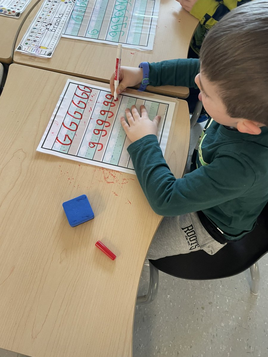 mrsbowesteaches's tweet photo. Letter G. We played I Spy letter G. We then practiced printing capital and lowercase letter g’s on our sky, grass and dirt paper. We are practicing starting our letters at the top! #printingpractice #alphabet https://t.co/qAoMdSgeJv