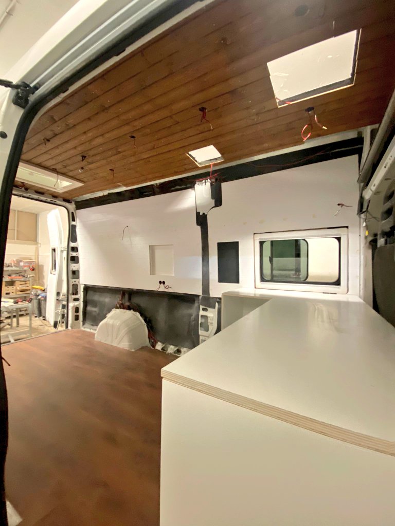 dmayormoxilera's tweet photo. La idea era camperizarla y poder realizar otro tipo de viajes, salir más a menudo y prepararla para cumplir nuestro sueño. En mayo de 2022 la dejábamos para su #camperizacion y durante 3 meses una empresa la transformó en nuestra casa rodante!!! #camper #camperlife https://t.co/csOJw68Fwp