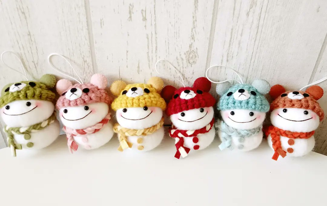 corogaya's tweet photo. おはようございます☀

なんか毎日バタバタしてるな～
1日があっと言う間です。

イベント用作品完成

毎年恒例のだるまシリーズ

#雪だるま
#クリスマス飾り
#ハンドメイド好きな方と繋がりたい https://t.co/ispPPHgV1e