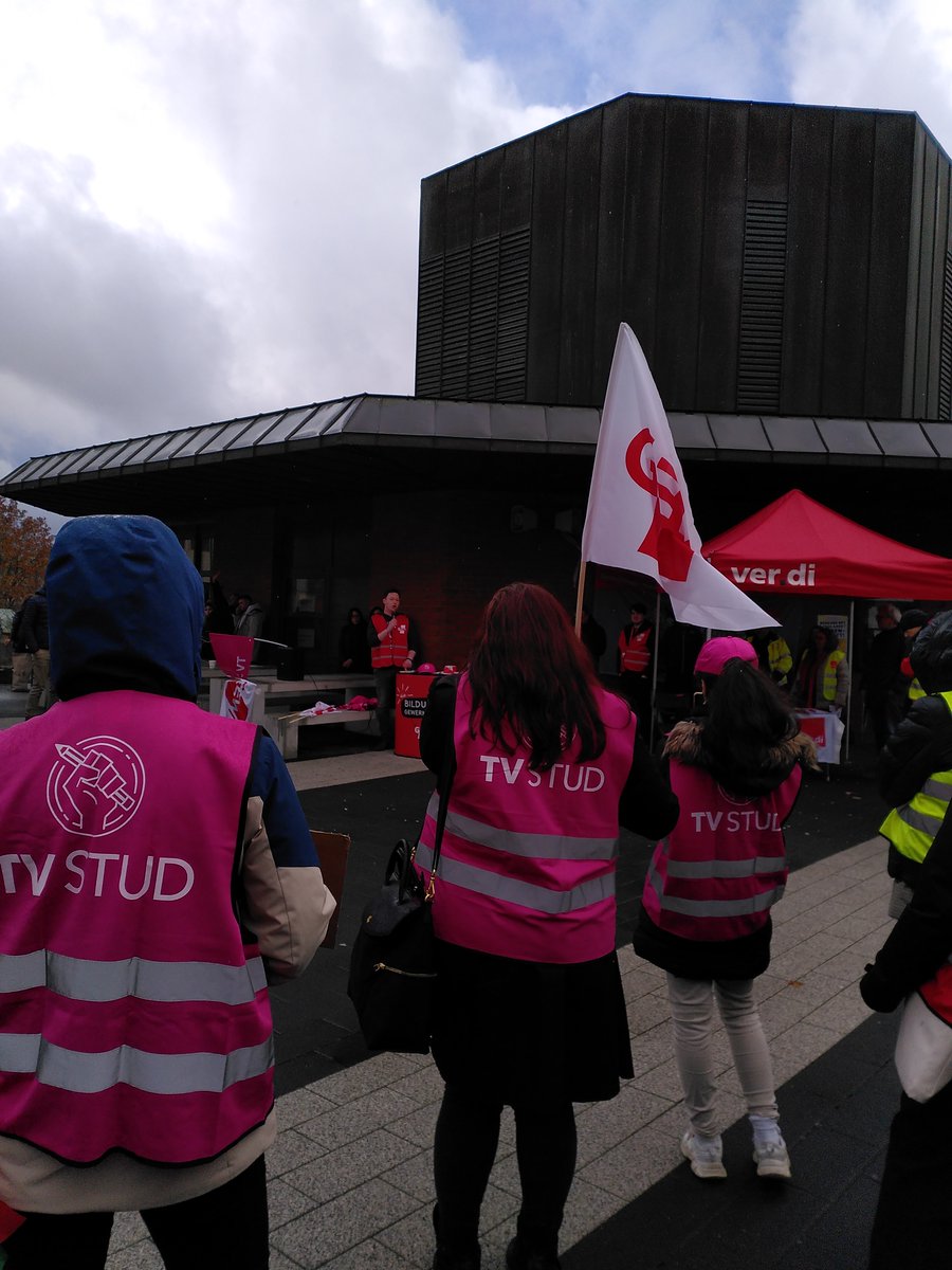 gew_uni_trier's tweet photo. Auch wir sind heute dem Aufruf der GEW RLP gefolgt und haben an der #UniTrier gestreikt! Gemeinsam mit @gew_bund , @_verdi, @astatrier, @JusosUniTrier und der Linken Liste haben wir lautstark für den #TVStud demonstriert! @TVStud_bund #Hochschulaktionstag #Streik #NotMyWissZeitVG https://t.co/nSNl20GWxM