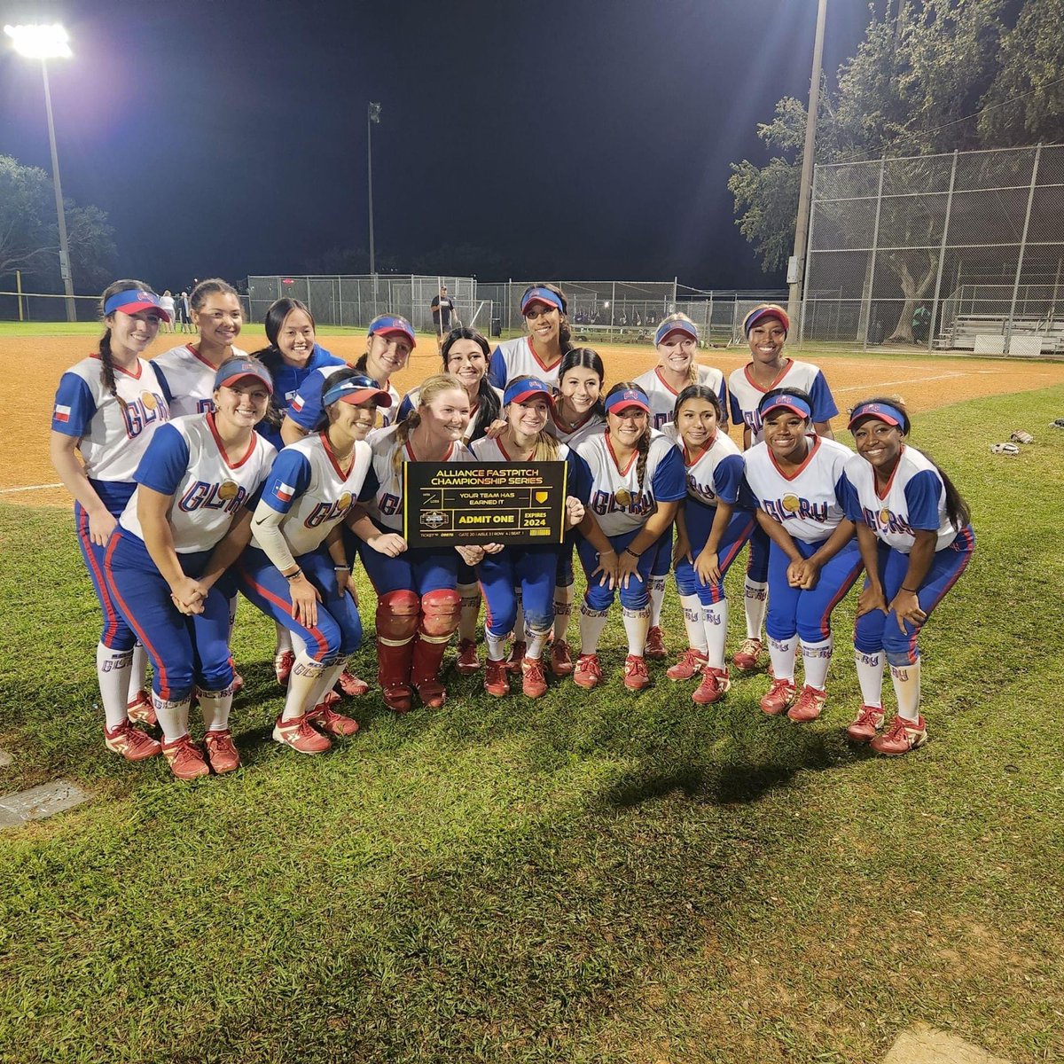 stokes_bri's tweet photo. Finished my final high school fall select season at the TFL Fall Championship! We played some great competition! We came we saw and we stamped our  🎫 to nationals in Indy next year! Can’t wait to be back on the field with this team this summer! https://t.co/RH1HAWipLw