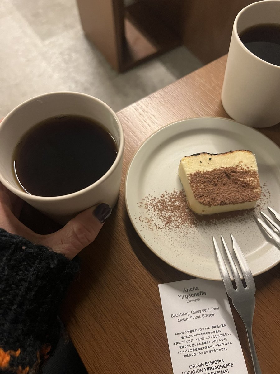 i__a27's tweet photo. という事で全頭ブリーチから
一年半くらい頑張って伸ばして念願のパーマをかけた🥰 https://t.co/PrUy5Fsj7V