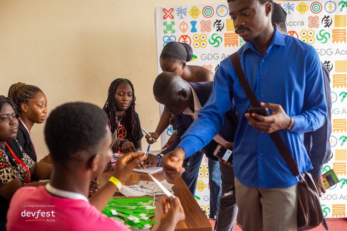 kwekutech's tweet photo. #DevFestAccra we create memories ☺️✌️

@codemickey78 @ace_rbk @dev_savvi https://t.co/z46EUbobvJ