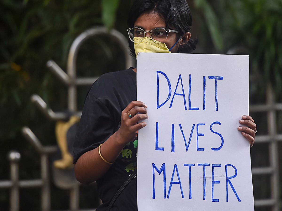 En Inde il y a encore de la ségrégation envers les individus de castes différents( les dalits) des enfants maltraités frappé et moquer à l'école ou encore le marché du travail fermé pour les parents ça fait plus de des siècles que ça dure #Dalitlivesmatters