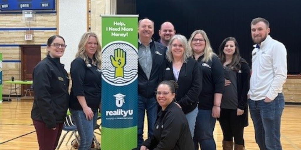 BankOfTescott's tweet photo. The Bank of Tescott assisted students at Bennington in learning essential financial literacy knowledge. #realityU

The Bank of Tescott  I  Member FDIC
Committed To Those We Serve https://t.co/1SS35UnQJU