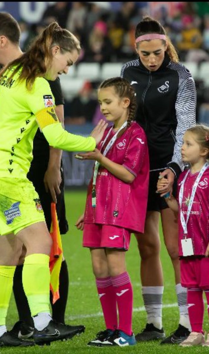 baglanjuniors's tweet photo. 🌟 Dream Day for Arabella at Swansea!
👧 Mascot at 8, led the team with her hero, captain @katyhosford 
⚽️ @SwansWomen clinch 2-1 win vs Wrexham - Hosford scores the winner!
👕 Arabella, in her #11 jersey, shines in S4C interview.
#SwanseaTriumph #InspiringYoungStars 🏟️⚽🌈 https://t.co/mXwav2e6lq