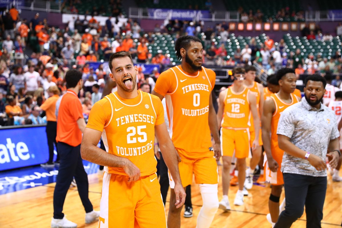 Vol_Hoops's tweet photo. 📊 FINAL NUMBERS

Knecht - 17p / 4r / 3a
James - 15p / 12r
Aidoo - 14p / 11r
Zeigler - 9p / 3a
Mashack - 8p / 4r
Vescovi - 6p / 5r / 5a
Gainey - 2p / 3r
Estrella - 2p / 3r

Vols 73, Syracuse 56