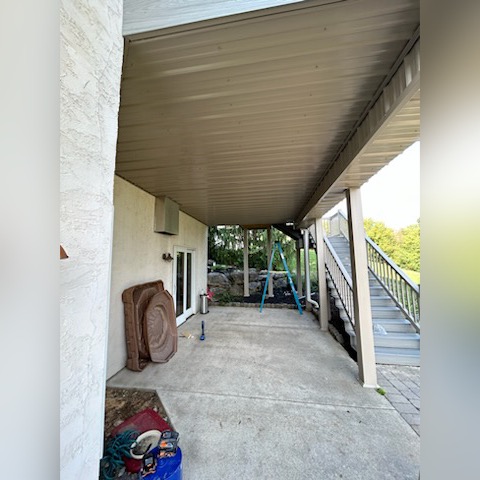 PPLHomeRepairs's tweet image. This is the second half of our deck project. A big deck completely redone with composite boards and vinyl railing. We added a deck water proof system and deck ceiling for a finished look.  

Perfectlyplumbandlevel.com

#homeimprovement
#decks
#bigdeck
