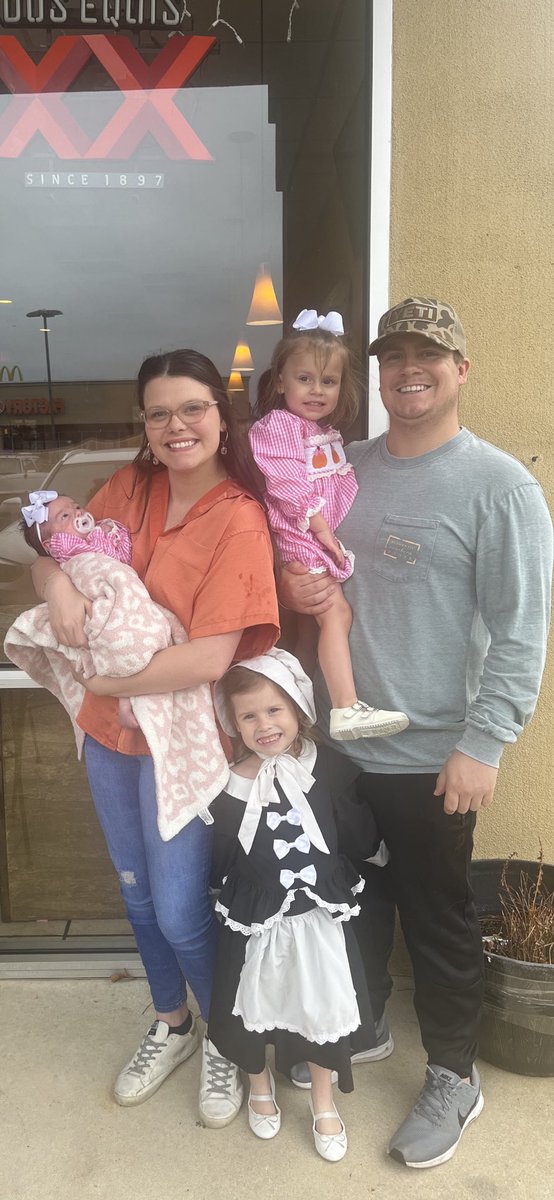 grace_brees's tweet photo. So thankful 🦃🍁🎃 https://t.co/hZnlypMAZb