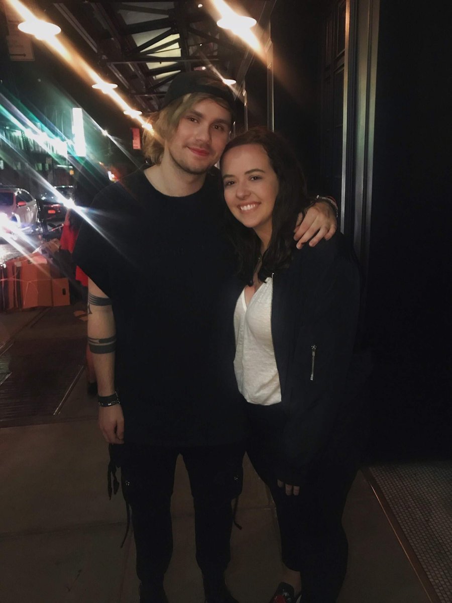 5SOS_roadtrips's tweet photo. HBD @Michael5SOS 🥳 https://t.co/uGf4cqamIP
