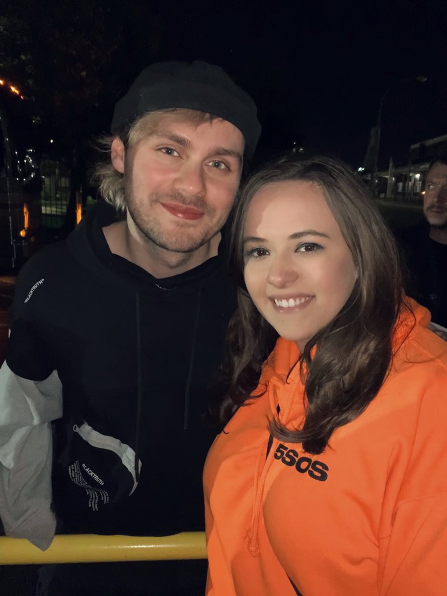 5SOS_roadtrips's tweet photo. HBD @Michael5SOS 🥳 https://t.co/uGf4cqamIP