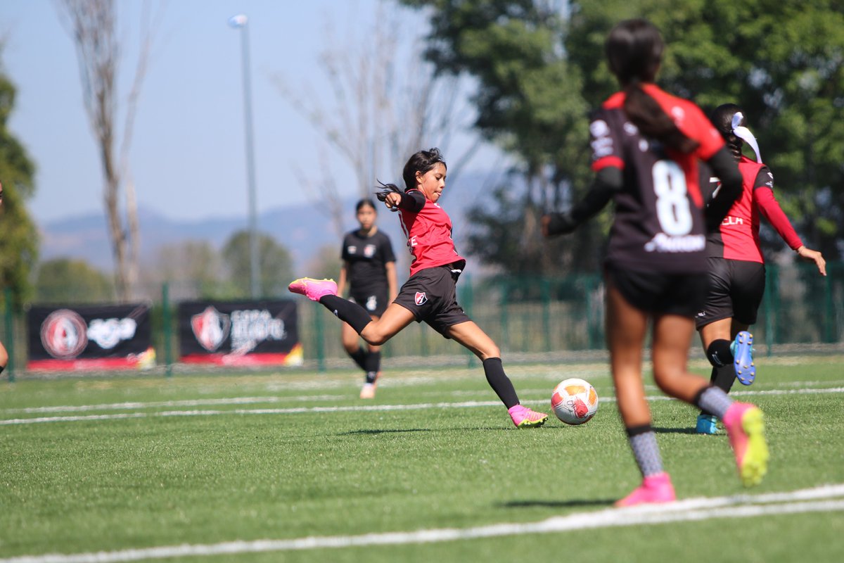 AtlasFCFemenil's tweet photo. Mucho talento y diversión en el ultimo día de la #CopaAtlasFC aquí en La Academia AGA❤️🖤
Más fotos y detalles en https://t.co/OlTg0j06hF https://t.co/DgCOFJgUQf