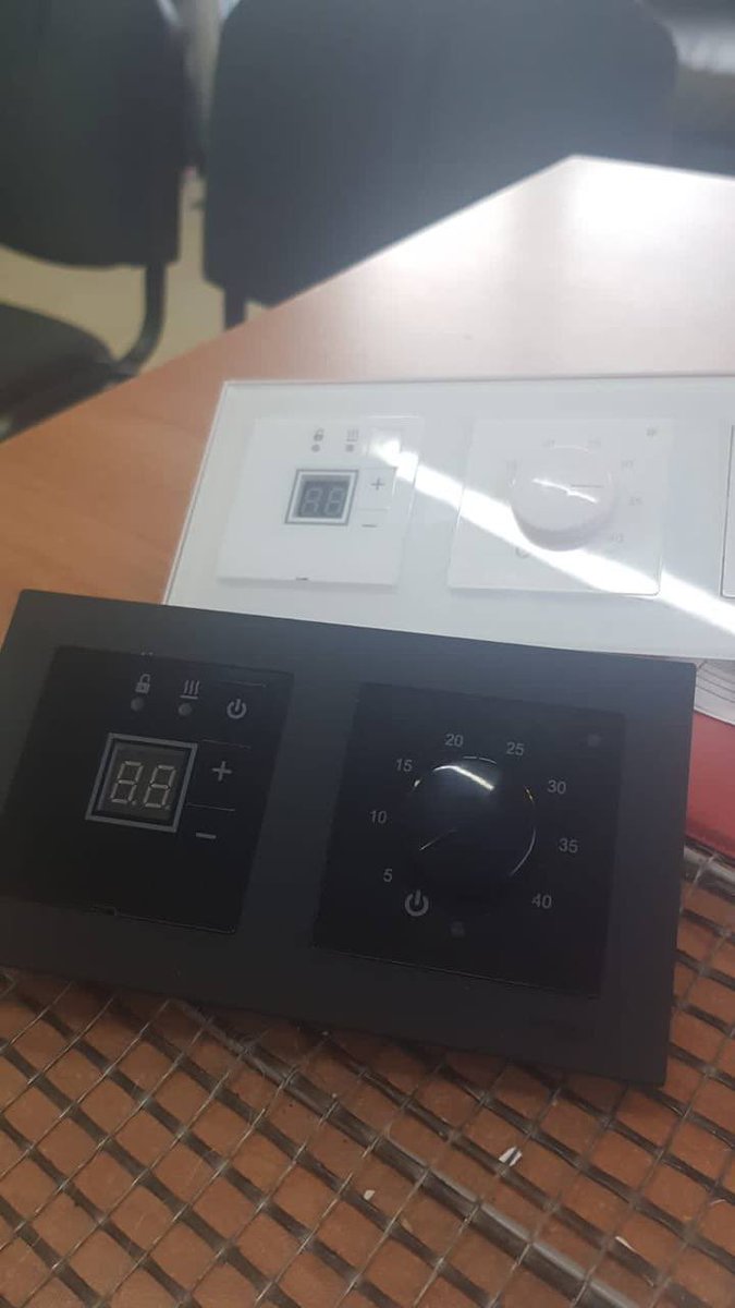 sst_sochi's tweet photo. Новые терморегуляторы в серию рамок AtlasDesign Schneider Electric 

Классическая механика и электронная версия. Обе модели глянцевые, белая и чёрная версии.

📲 8-988-238-98-89 https://t.co/osRr1KFXFO