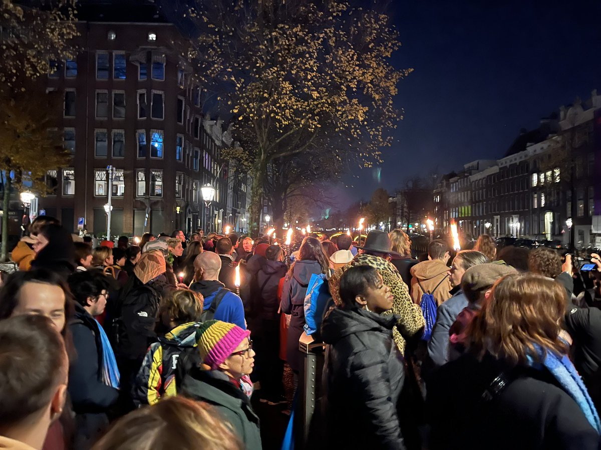 🏳️‍⚧️🏳️‍🌈
Transgender Day of Remembrance🕯️
第一次在阿姆斯特丹的集會中發言，跨性別權利是要爭取和捍衛的。不在沉默中爆發，就在沉默中消亡！