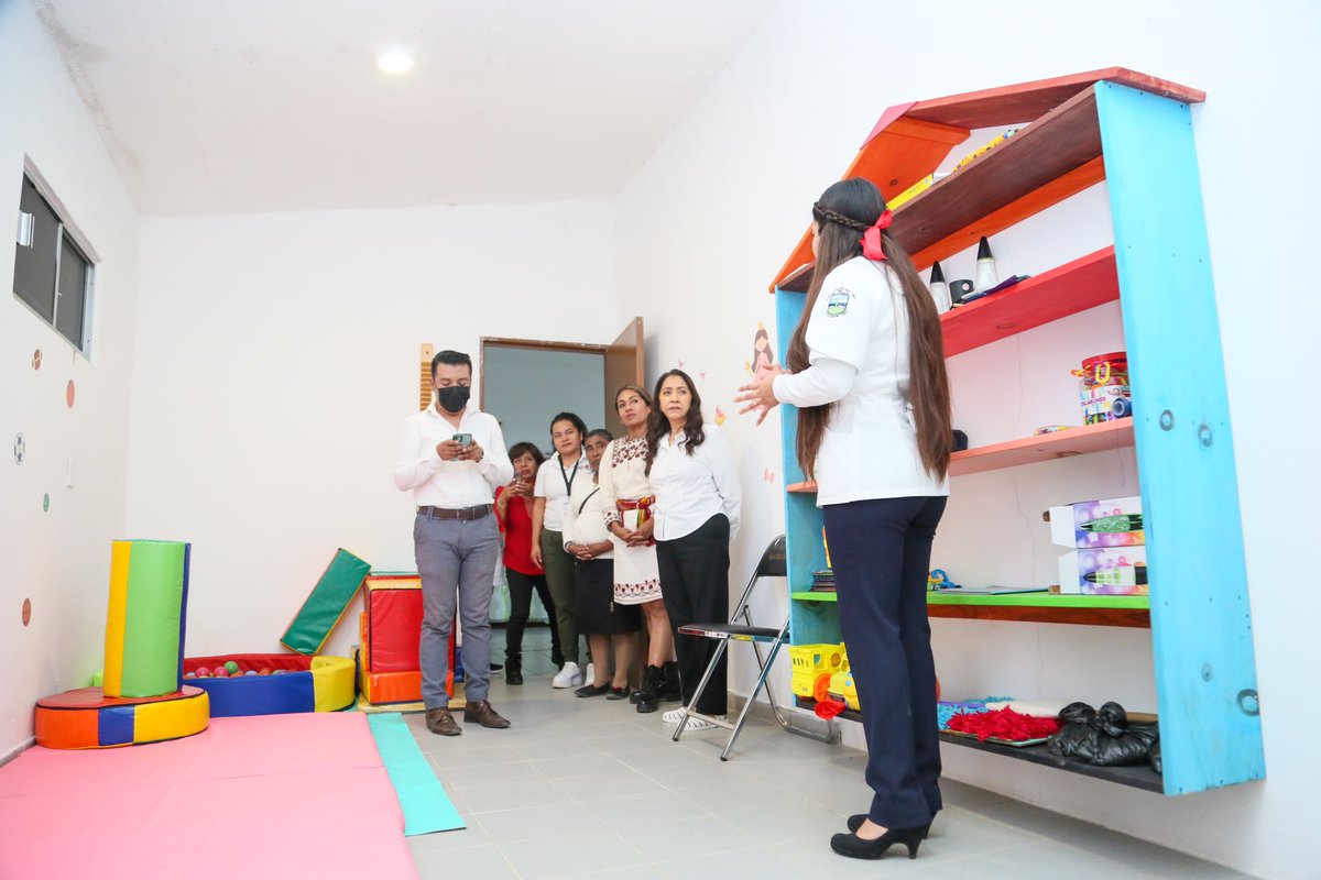 En San Pedro y San Pablo Ayutla, #Mixe entregué equipamiento para la Unidad Básica de Rehabilitación que atiende a diversos municipios de la región, que en algunos casos, sus habitantes destinan hasta tres horas de viaje para recibir atención oportuna.