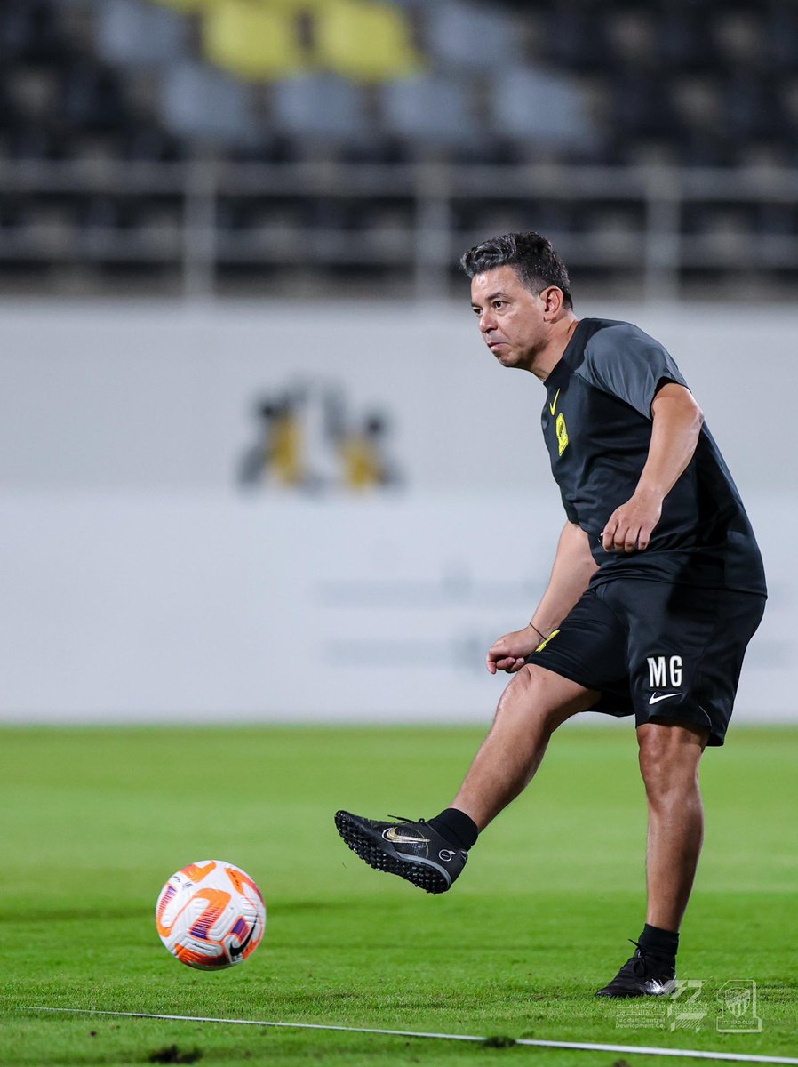 IttiMania's tweet photo. Elegante, hermoso, fuerte, hombre, valiente, león, leyenda, grande, líder, caballeroso, héroe, letal, verdugo, generoso, ladrón, empacador, matnoukh, nashmi, sandid, madhal, generoso, triturador, caballero, comando, guerrero, Battar, audaz, impresionante, atractivo, hermoso, pintoresco, encantador, maravilloso, luchador, orgullo.