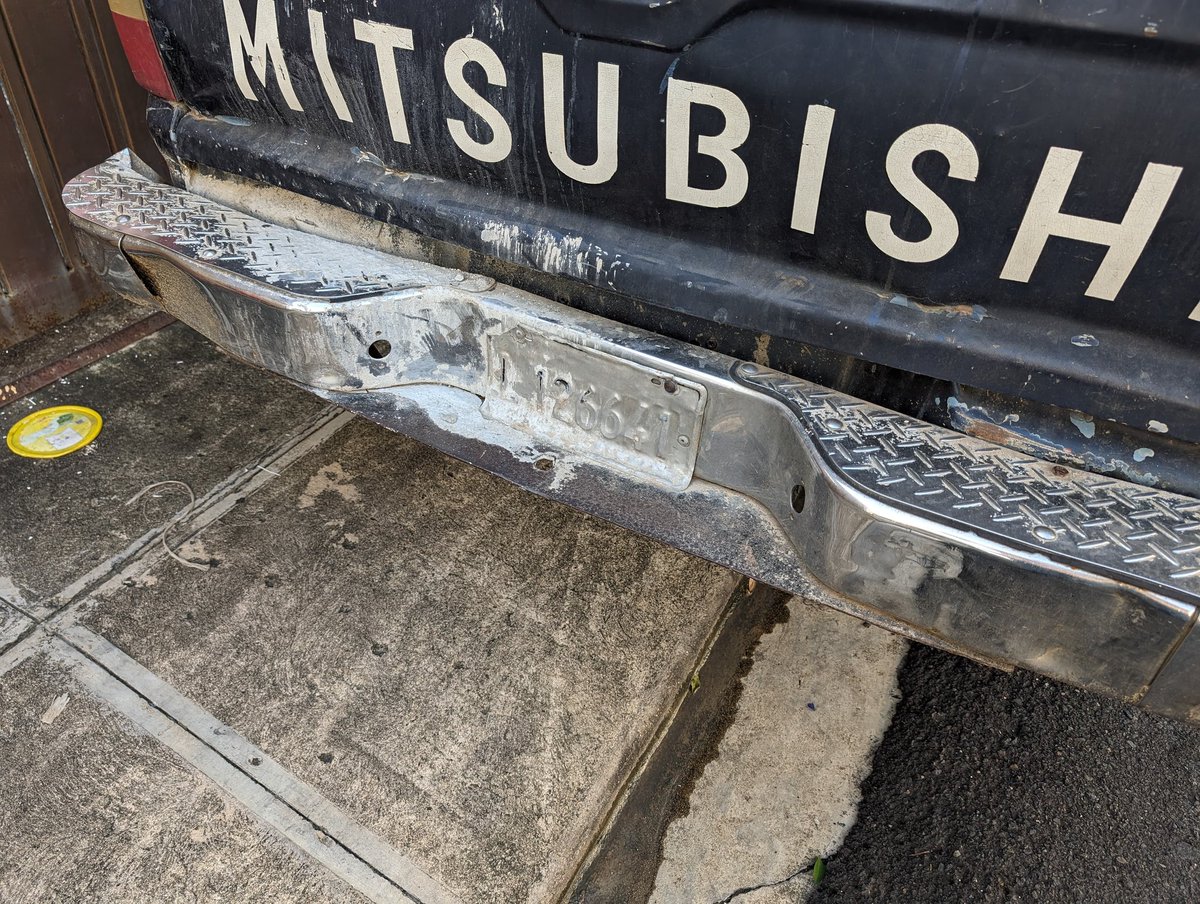 ANNERISCUISINE's tweet photo. Dónde puedo denunciar que todos los dias se me parquear vehículos en la puerta principal de mi casa. No vale letrero, no vale tocar todos los dias que bajen a mover el carro.. https://t.co/lgJXPopFow