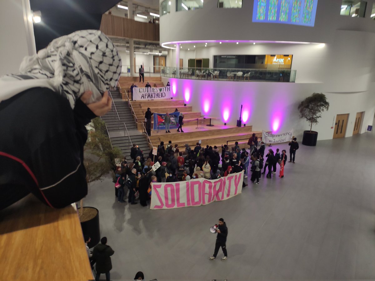 🇵🇸 Sheffield students crashed &amp; cancelled the opening ceremony of The Wave 🇵🇸

❌ This new building is funded by money from murderous arms companies
✊ <a href="/sheffielduni/">The University of Sheffield</a> end your shameful complicity in the Palestinian Genocide
☮️ Ceasefire now!