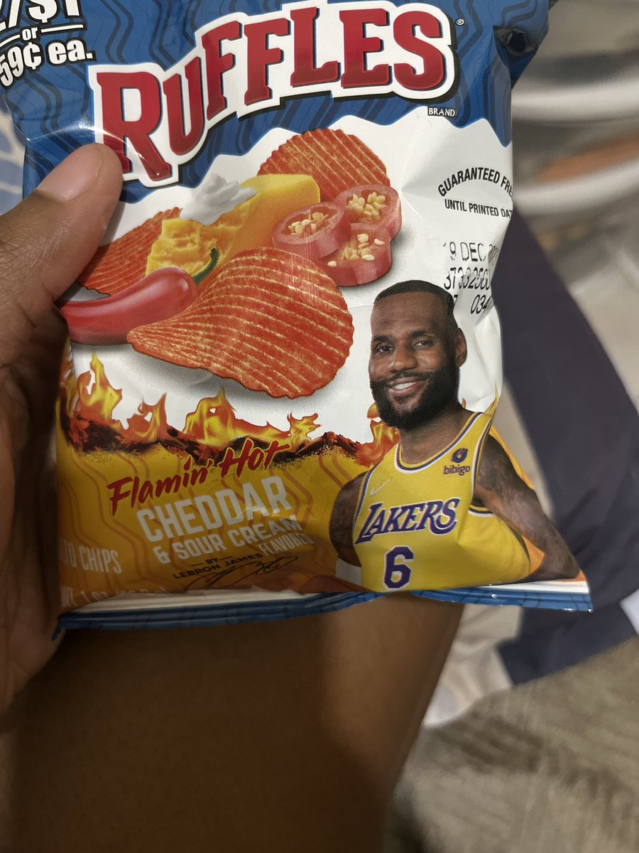 _thatgirllala's tweet photo. Can we all admit this the best chip rn https://t.co/MyBrRtNcMX