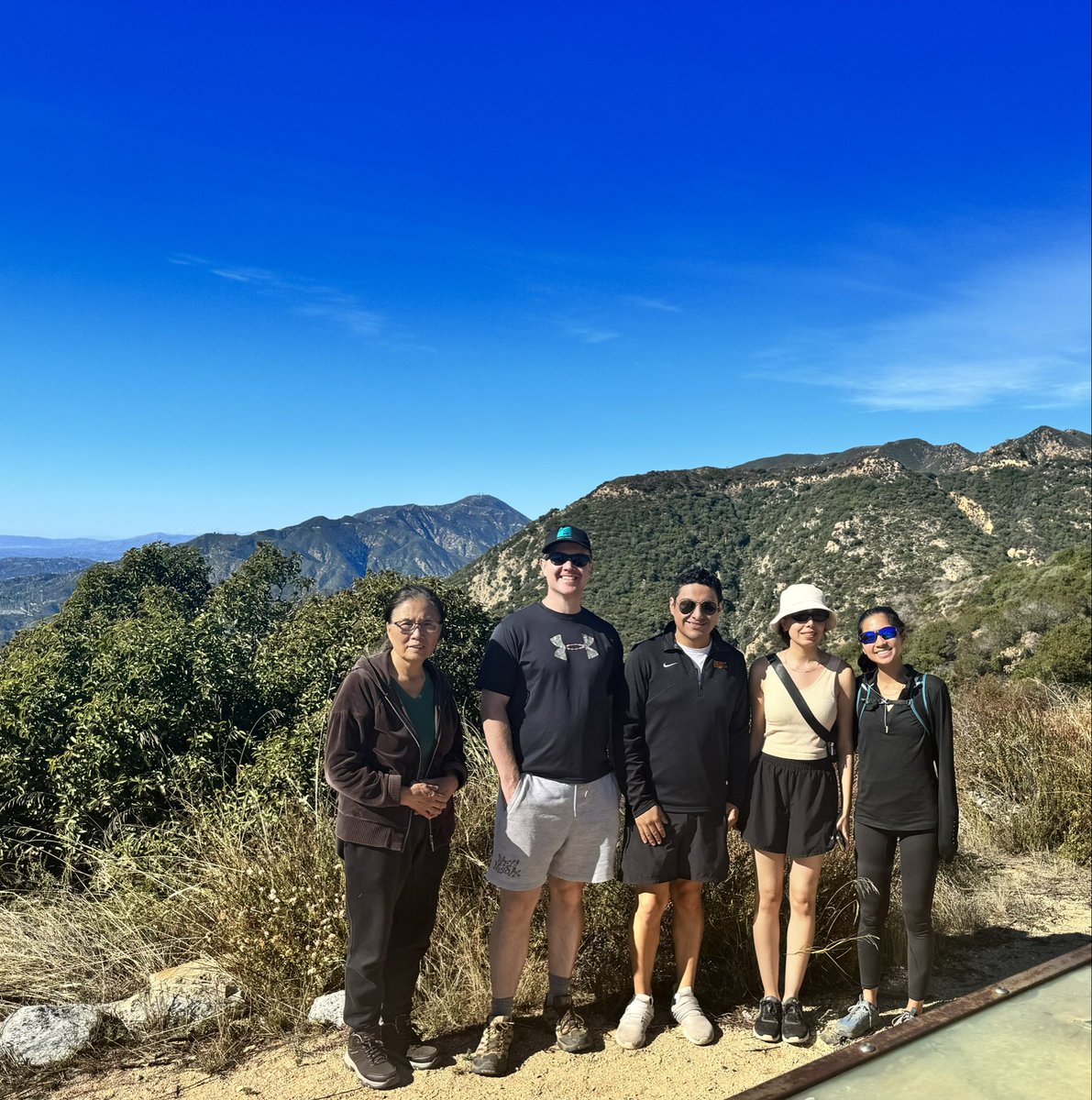 KellyLabUSC's tweet photo. Unwinding from work with a refreshing step into nature on a weekend hike with the best team, exploring Echo Mountain’s beauty!
#KellyLabUSC https://t.co/kZ8Vd6xmcY