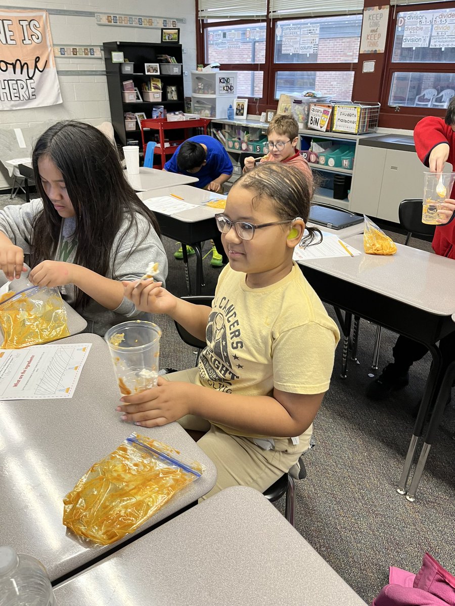 mrssincroft6th's tweet photo. Pumpkin pie in a bag had some mixed reactions today. 🤣 https://t.co/Gzx1wWKTPD