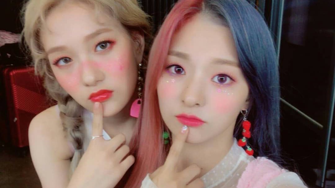 La carita de la primera foto es un ejemplo de como hice berrinche hoy para que finalmente me dejen salir de la cuevita porque por nada del mundo me iba a perder el #𝐛ad𝕥z·𝚖eeting y cierta olorosa también se me pego 
en el #radioー𝑓es𝕥

𝚓e - 𝑡’ai𝚖e #y𝔞𝔰min